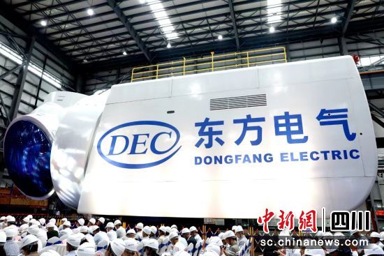 全球最大18兆瓦直驱海上风电机组下线仪式现场。中国人生就是博尊龙凯时电气集团有限公司供图
